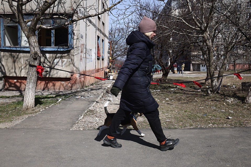 В Мариуполе нашли пыточные «Азова»* с девичьими телами обезображенными вырезанными свастиками