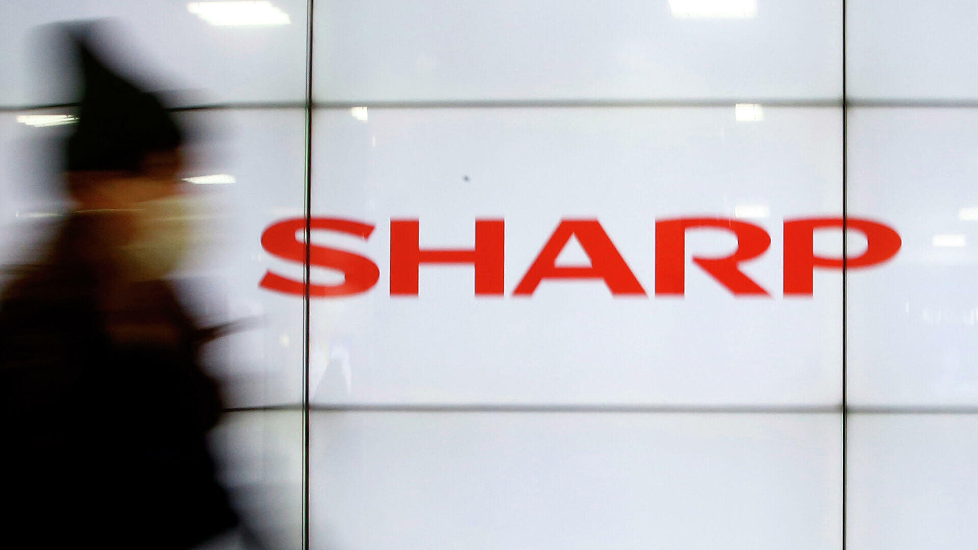 Sharp приостановила поставки в Россию